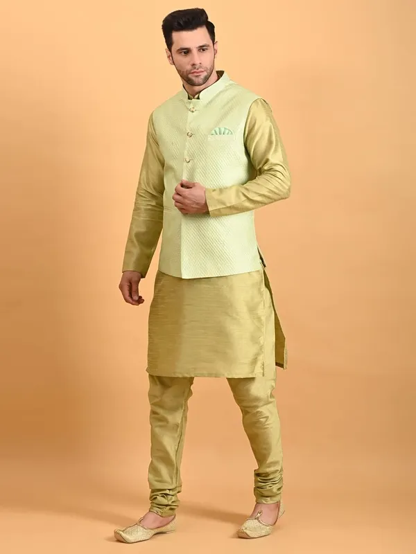 Men's_Silk_Blend_Kurta_Pajama_with_Nehru_Jacket/Modi_Jacket