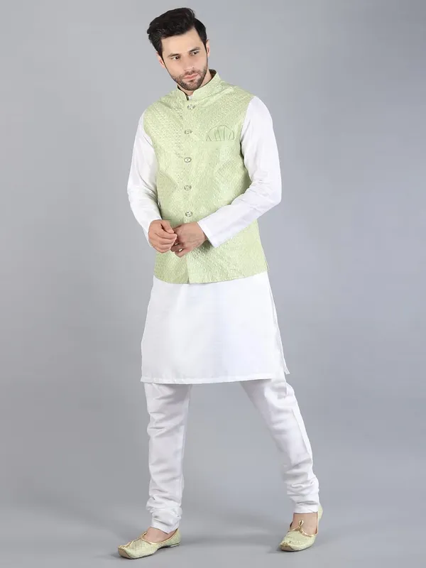 Men's_Silk_Blend_Kurta_Pajama_with_Nehru_Jacket/Modi_Jacket