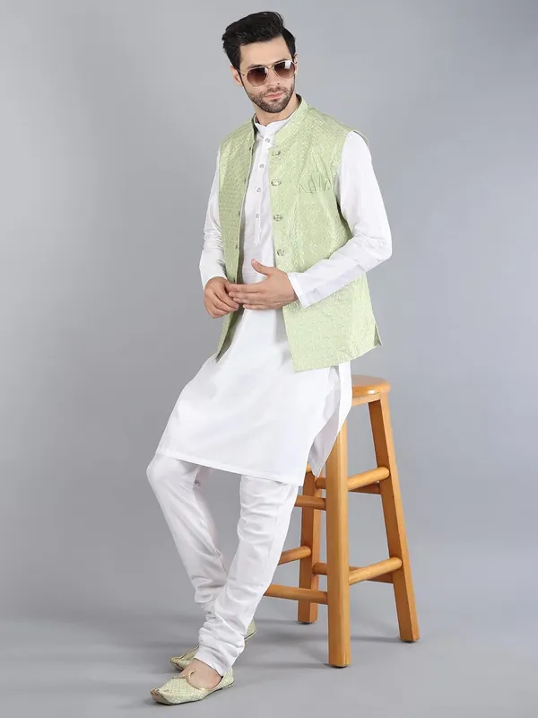 Men's_Silk_Blend_Kurta_Pajama_with_Nehru_Jacket/Modi_Jacket