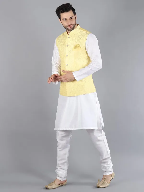 Men's_Silk_Blend_Kurta_Pajama_with_Nehru_Jacket/Modi_Jacket