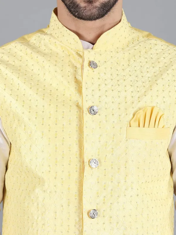 Men's_Silk_Blend_Kurta_Pajama_with_Nehru_Jacket/Modi_Jacket