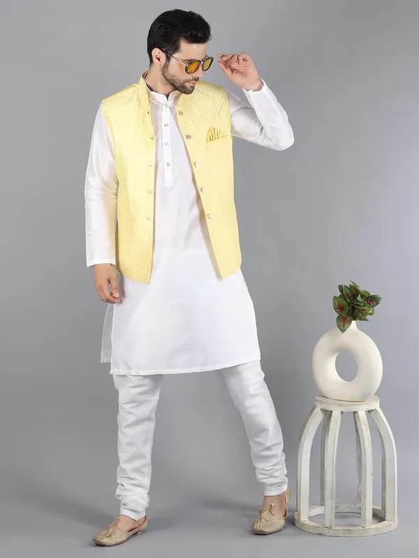 Men's_Silk_Blend_Kurta_Pajama_with_Nehru_Jacket/Modi_Jacket