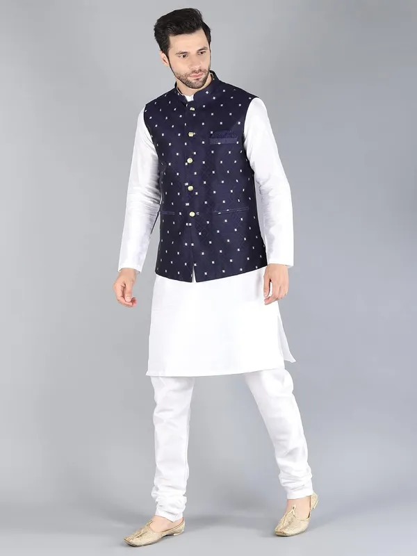 Men's_Silk_Blend_Kurta_Pajama_with_Nehru_Jacket/Modi_Jacket