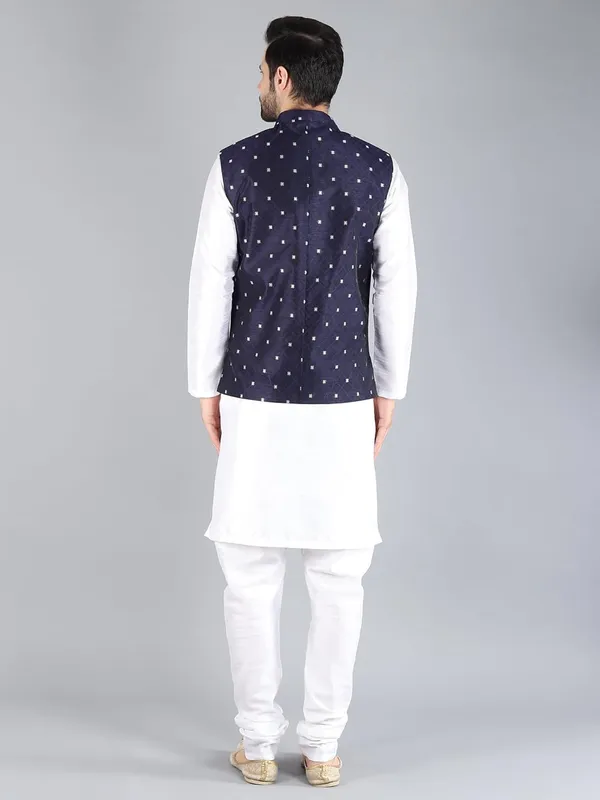 Men's_Silk_Blend_Kurta_Pajama_with_Nehru_Jacket/Modi_Jacket