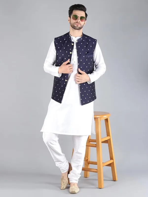 Men's_Silk_Blend_Kurta_Pajama_with_Nehru_Jacket/Modi_Jacket