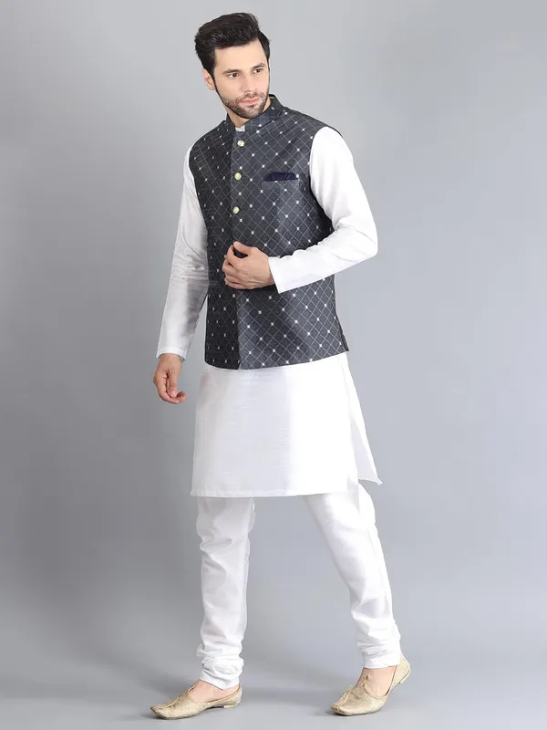 Men's_Silk_Blend_Kurta_Pajama_with_Nehru_Jacket/Modi_Jacket