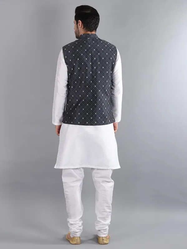 Men's_Silk_Blend_Kurta_Pajama_with_Nehru_Jacket/Modi_Jacket