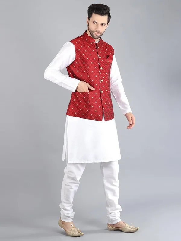 Men's_Silk_Blend_Kurta_Pajama_with_Nehru_Jacket/Modi_Jacket