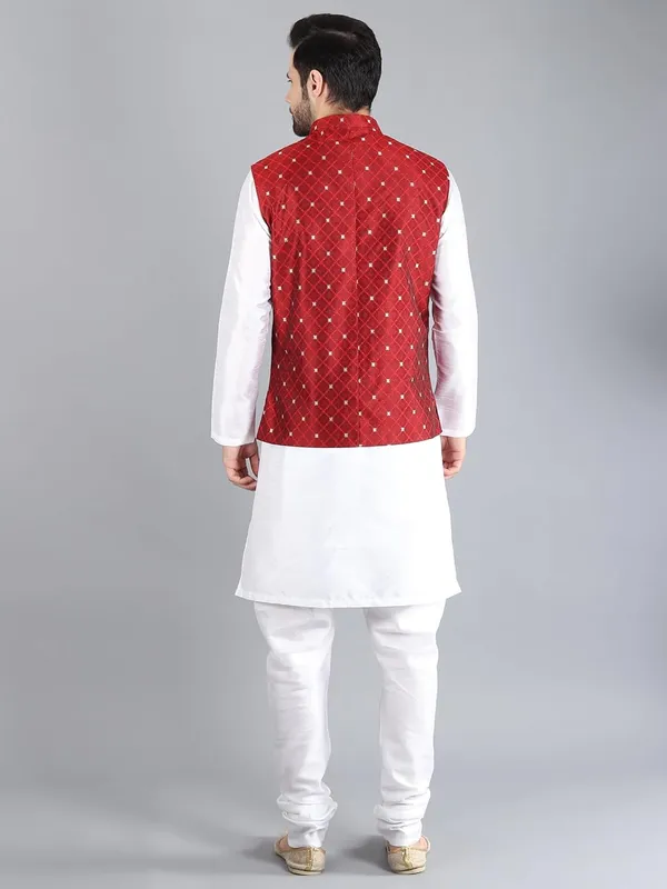 Men's_Silk_Blend_Kurta_Pajama_with_Nehru_Jacket/Modi_Jacket