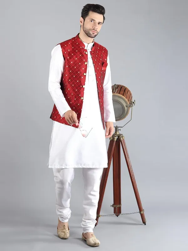 Men's_Silk_Blend_Kurta_Pajama_with_Nehru_Jacket/Modi_Jacket