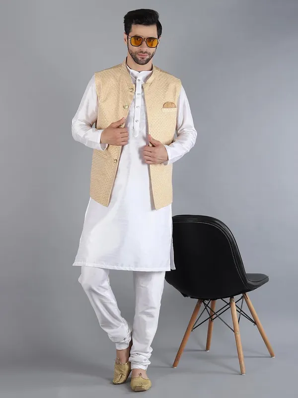 Men's_Silk_Blend_Kurta_Pajama_with_Nehru_Jacket/Modi_Jacket