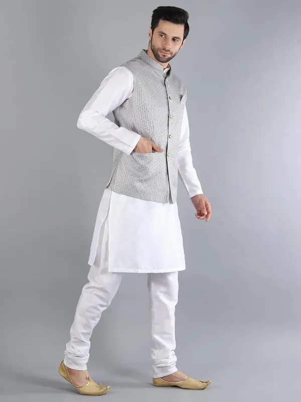 Men's_Silk_Blend_Kurta_Pajama_with_Nehru_Jacket/Modi_Jacket
