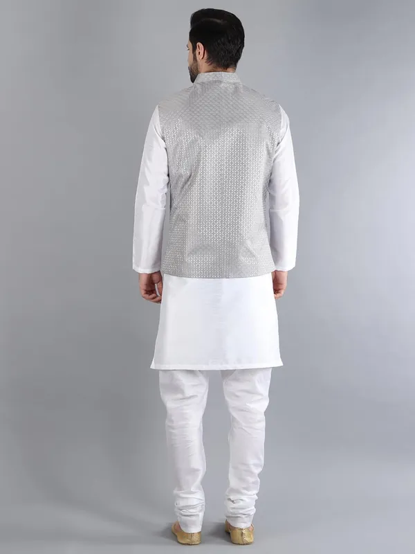 Men's_Silk_Blend_Kurta_Pajama_with_Nehru_Jacket/Modi_Jacket