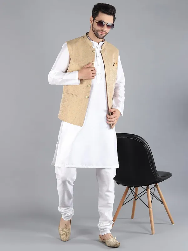 Men's_Silk_Blend_Kurta_Pajama_with_Nehru_Jacket/Modi_Jacket