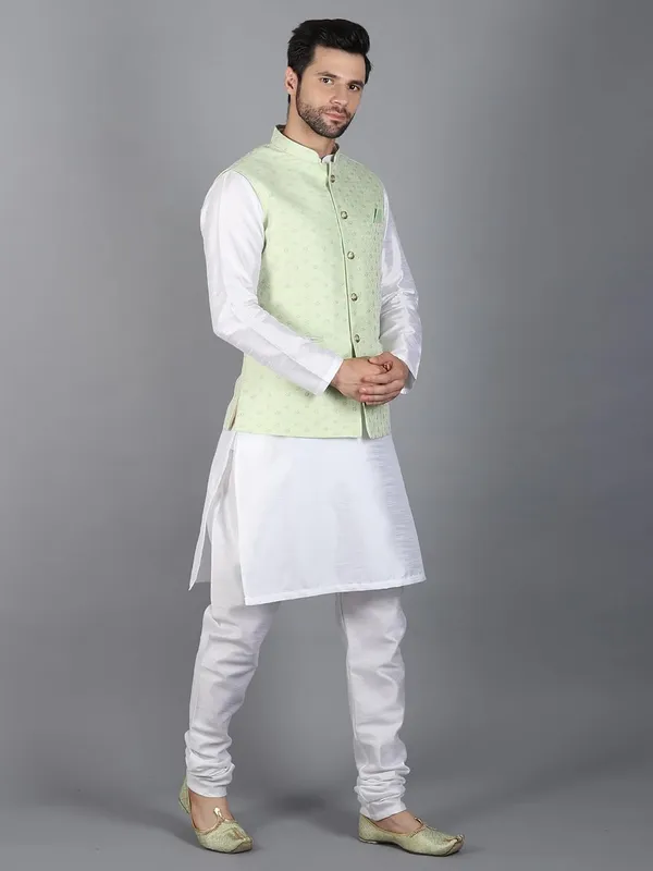 Men's_Silk_Blend_Kurta_Pajama_with_Nehru_Jacket/Modi_Jacket