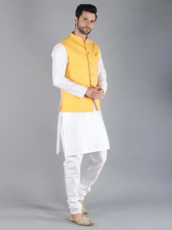 Men's_Silk_Blend_Kurta_Pajama_with_Nehru_Jacket/Modi_Jacket