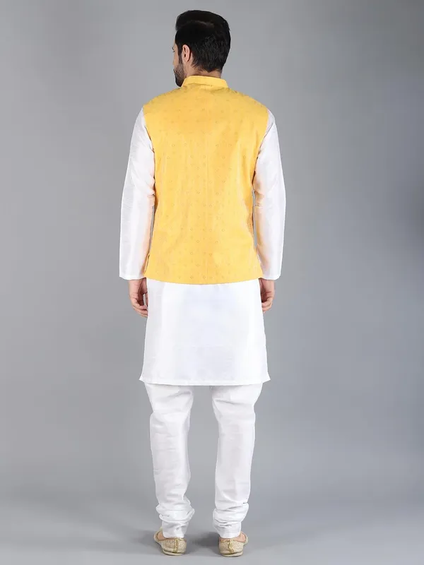 Men's_Silk_Blend_Kurta_Pajama_with_Nehru_Jacket/Modi_Jacket