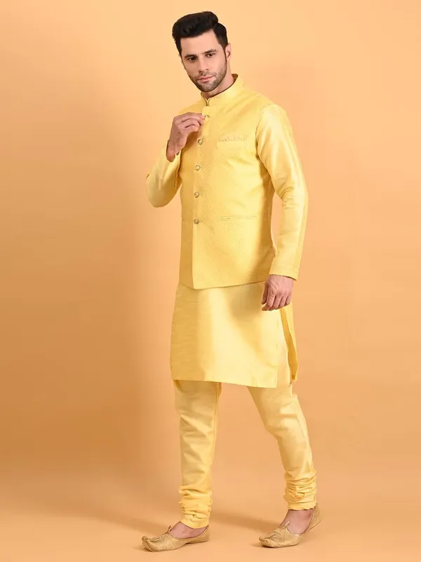 Men's_Silk_Blend_Kurta_Pajama_with_Nehru_Jacket/Modi_Jacket