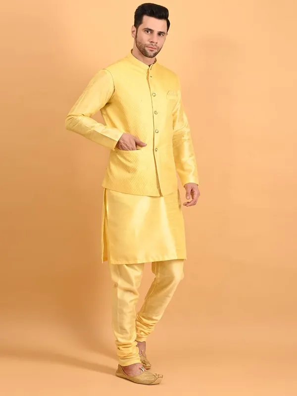 Men's_Silk_Blend_Kurta_Pajama_with_Nehru_Jacket/Modi_Jacket