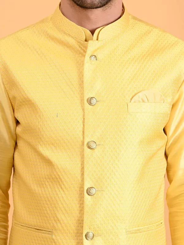 Men's_Silk_Blend_Kurta_Pajama_with_Nehru_Jacket/Modi_Jacket