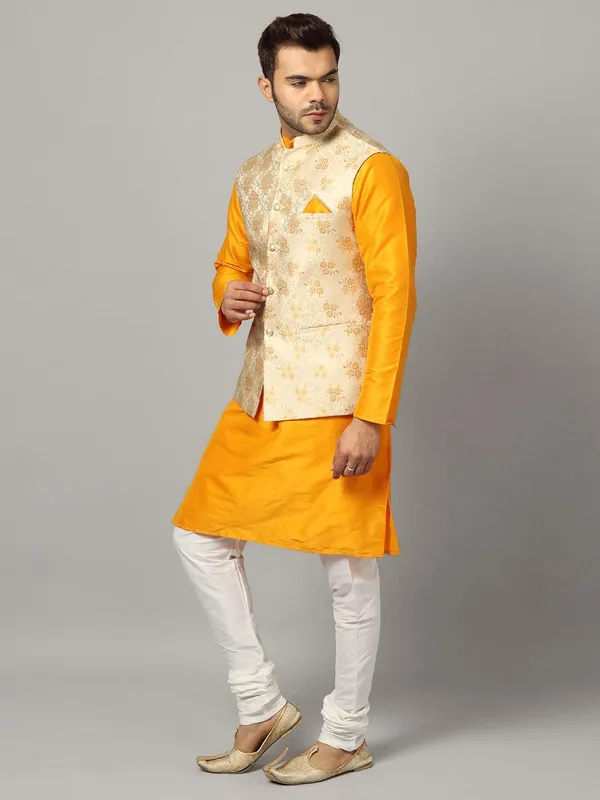 Men's_Silk_Blend_Regular_Kurta_Churidar_Pyjama_with_Bundi_Nehru_Jacket/Waistcoat