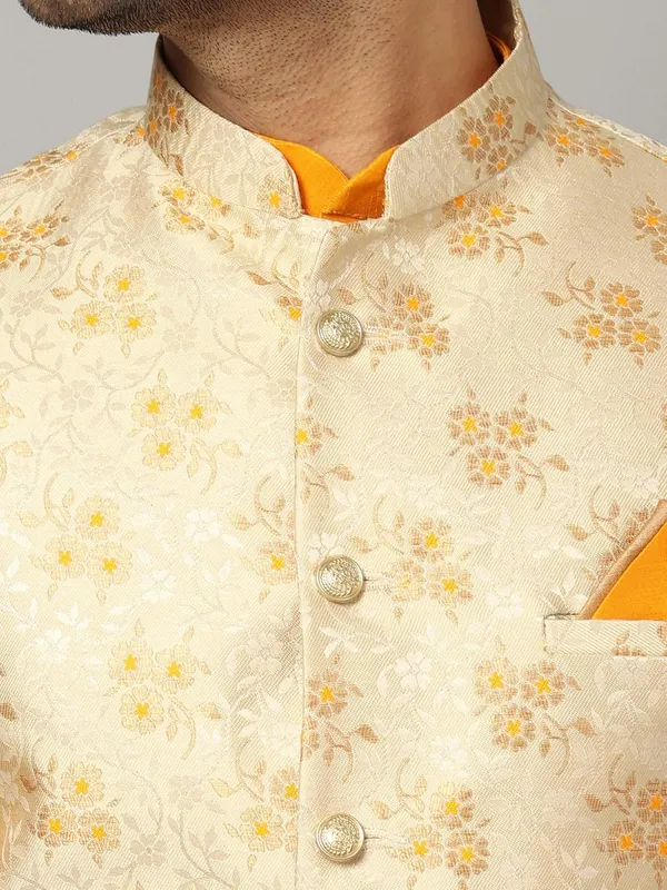 Men's_Silk_Blend_Regular_Kurta_Churidar_Pyjama_with_Bundi_Nehru_Jacket/Waistcoat