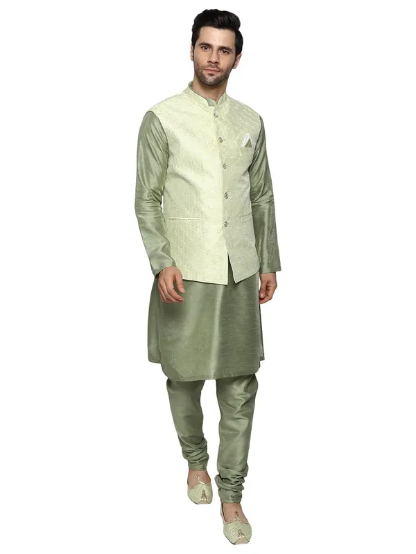 Men's_Silk_Blend_Regular_Kurta_Churidar_Pyjama_with_Bundi_Nehru_Jacket/Waistcoat