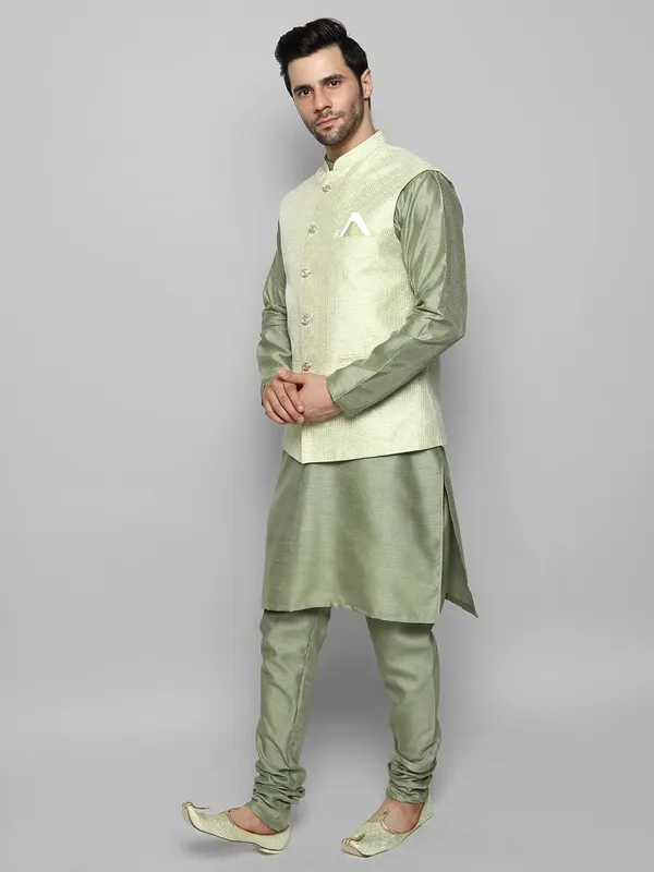 Men's_Silk_Blend_Regular_Kurta_Churidar_Pyjama_with_Bundi_Nehru_Jacket/Waistcoat
