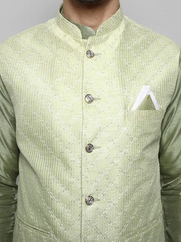 Men's_Silk_Blend_Regular_Kurta_Churidar_Pyjama_with_Bundi_Nehru_Jacket/Waistcoat