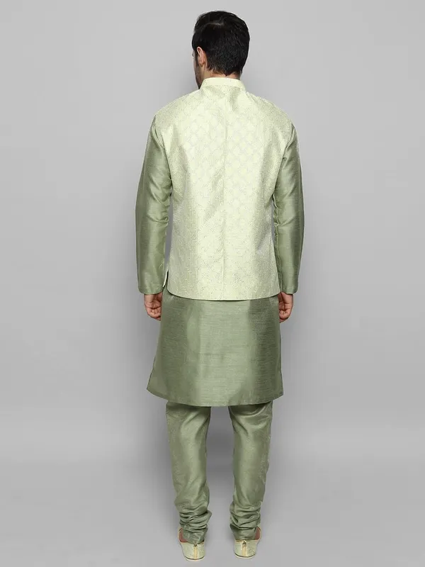 Men's_Silk_Blend_Regular_Kurta_Churidar_Pyjama_with_Bundi_Nehru_Jacket/Waistcoat