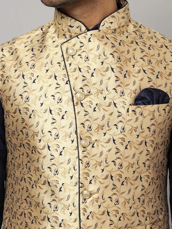 Men's_Silk_Blend_Regular_Kurta_Churidar_Pyjama_with_Bundi_Nehru_Jacket/Waistcoat
