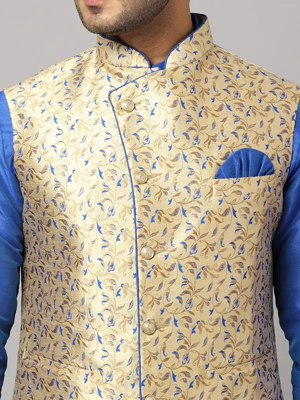 Men's_Silk_Blend_Regular_Kurta_Churidar_Pyjama_with_Bundi_Nehru_Jacket/Waistcoat