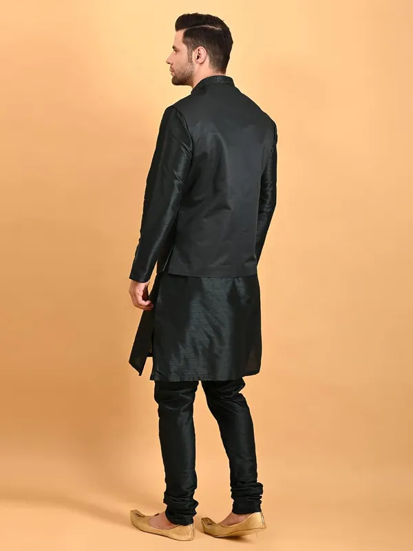 Men's_Silk_Blend_Kurta_Pajama_with_Designer_Ethnic_Nehru_Jacket/Modi_Jacket