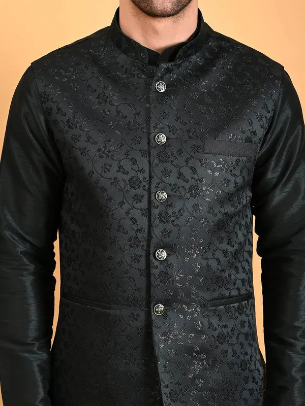 Men's_Silk_Blend_Kurta_Pajama_with_Designer_Ethnic_Nehru_Jacket/Modi_Jacket
