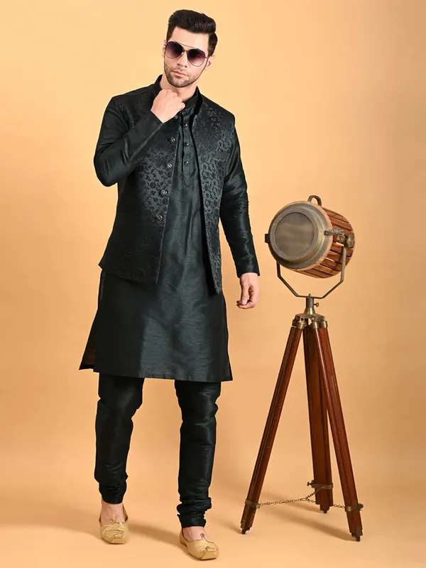 Men's_Silk_Blend_Kurta_Pajama_with_Designer_Ethnic_Nehru_Jacket/Modi_Jacket