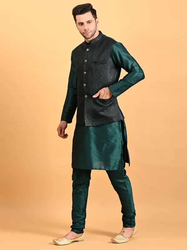 Men's_Silk_Blend_Kurta_Pajama_with_Designer_Ethnic_Nehru_Jacket/Modi_Jacket