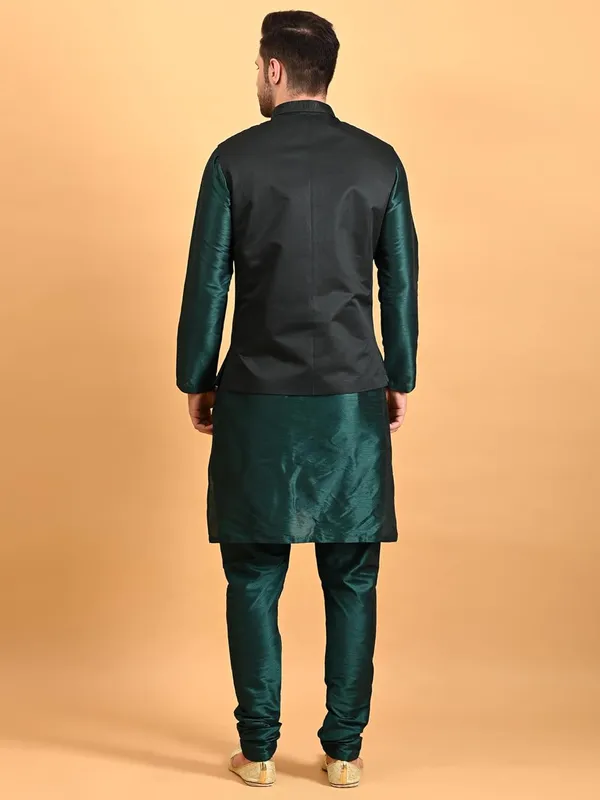 Men's_Silk_Blend_Kurta_Pajama_with_Designer_Ethnic_Nehru_Jacket/Modi_Jacket