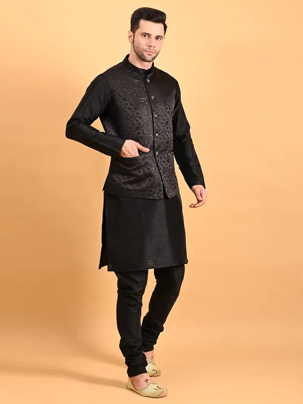 Men's_Silk_Blend_Kurta_Pajama_with_Designer_Ethnic_Nehru_Jacket/Modi_Jacket