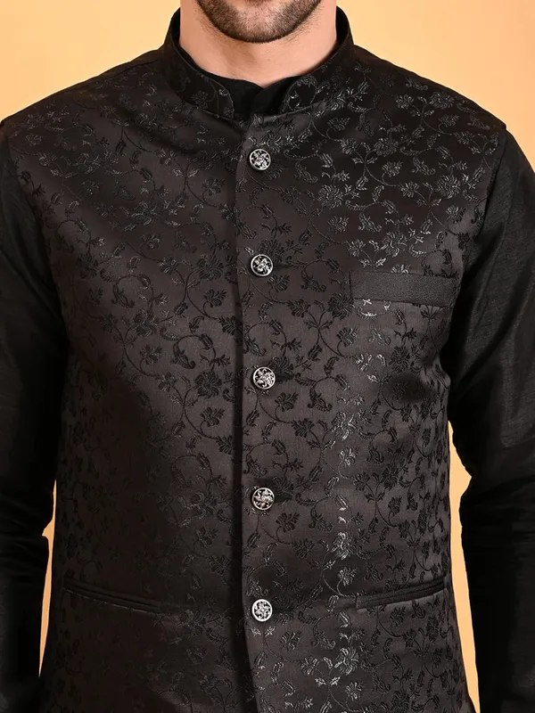 Men's_Silk_Blend_Kurta_Pajama_with_Designer_Ethnic_Nehru_Jacket/Modi_Jacket