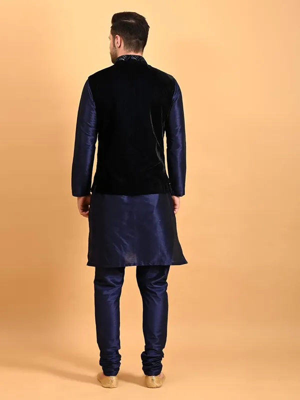 Men's_Silk_Blend_Kurta_Pajama_with_Designer_Ethnic_Nehru_Jacket/Modi_Jacket