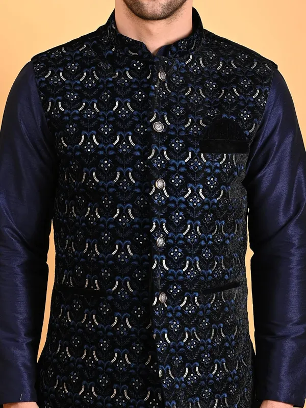Men's_Silk_Blend_Kurta_Pajama_with_Designer_Ethnic_Nehru_Jacket/Modi_Jacket