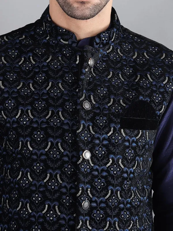 Men's_Silk_Blend_Kurta_Pajama_with_Designer_Ethnic_Nehru_Jacket/Modi_Jacket