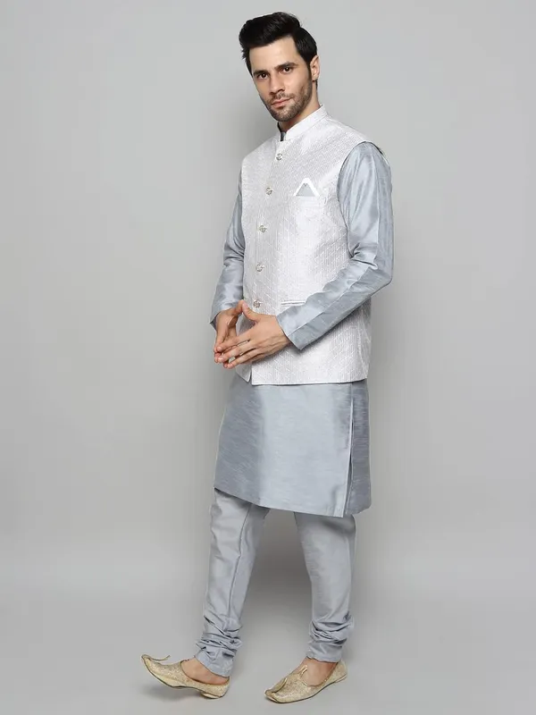 Men's_Silk_Blend_Regular_Kurta_Churidar_Pyjama_with_Bundi_Nehru_Jacket/Waistcoat