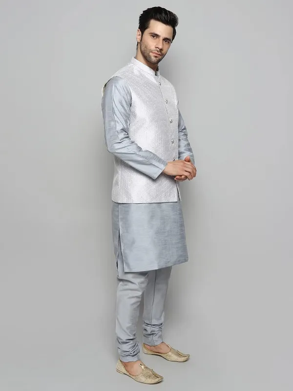 Men's_Silk_Blend_Regular_Kurta_Churidar_Pyjama_with_Bundi_Nehru_Jacket/Waistcoat