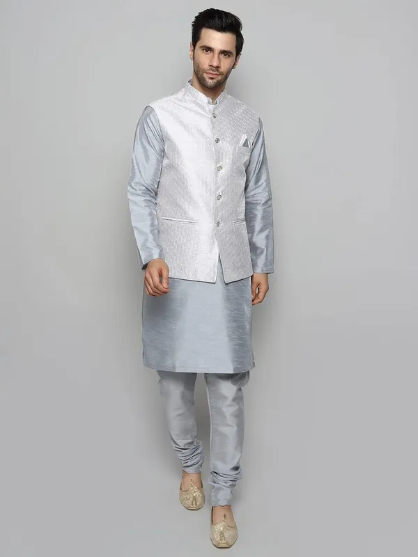 Men's_Silk_Blend_Regular_Kurta_Churidar_Pyjama_with_Bundi_Nehru_Jacket/Waistcoat