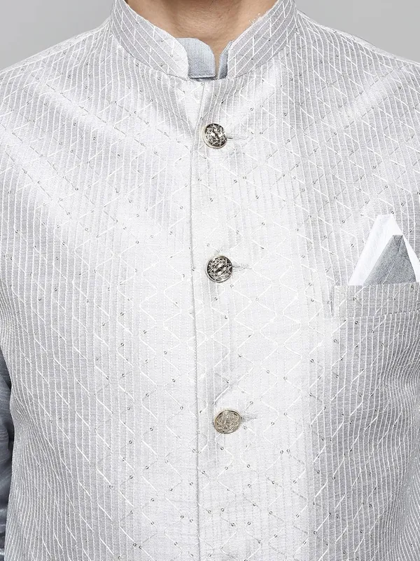 Men's_Silk_Blend_Regular_Kurta_Churidar_Pyjama_with_Bundi_Nehru_Jacket/Waistcoat