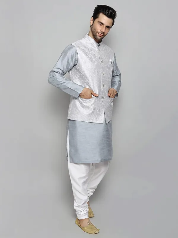 Men's_Silk_Blend_Regular_Kurta_Churidar_Pyjama_with_Bundi_Nehru_Jacket/Waistcoat