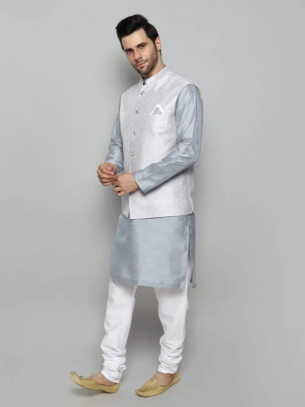 Men's_Silk_Blend_Regular_Kurta_Churidar_Pyjama_with_Bundi_Nehru_Jacket/Waistcoat