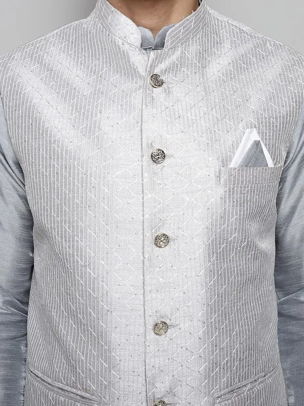 Men's_Silk_Blend_Regular_Kurta_Churidar_Pyjama_with_Bundi_Nehru_Jacket/Waistcoat