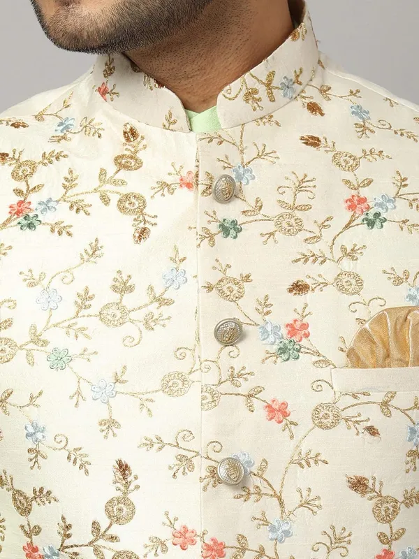 Men's_Silk_Blend_Regular_Kurta_Churidar_Pyjama_with_Bundi_Nehru_Jacket/Waistcoat
